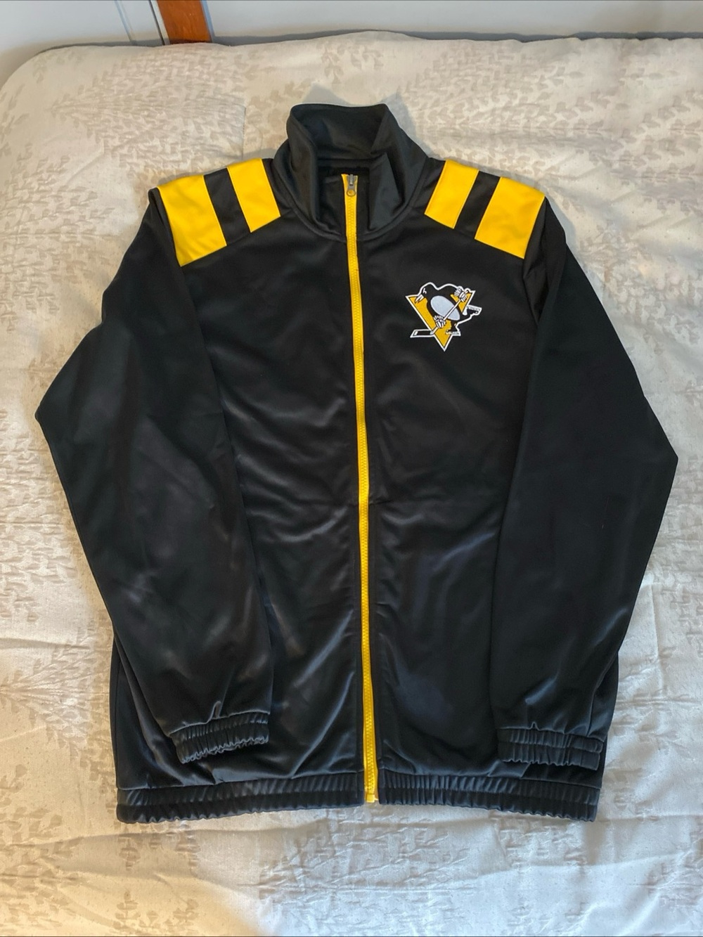 G-lll by Carl Banks NHL Pittsburgh Penguins Black & Yellow Full-Zip Jacket Sz M